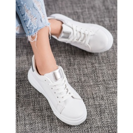 Renda Zapatillas con inserciones plateadas blanco 1