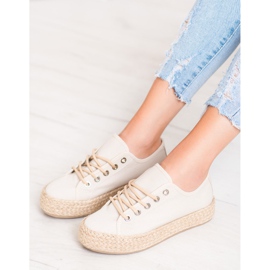 Kylie Zapatillas en una plataforma de paja marrón 1