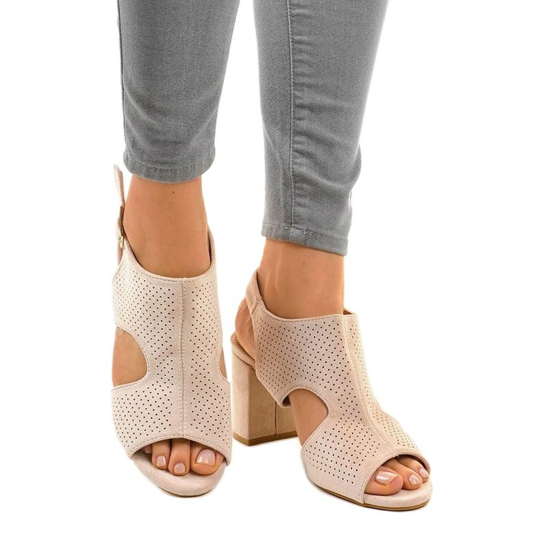 Sandalia calada beige con corte 99-33A 1 Sandalia calada beige con corte 99-33A 1