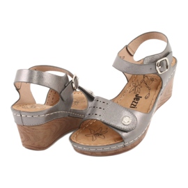 Evento Sandalias de mujeres metálicas en la cuña 9SD98-0980 Gray gris 3
