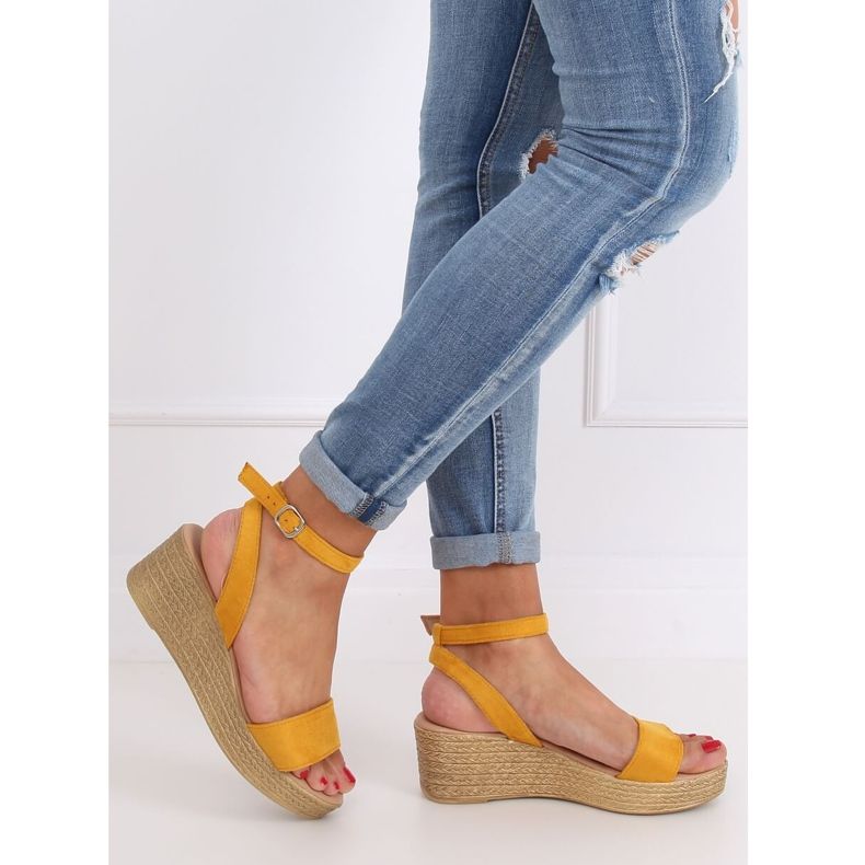 Sandalias cuña miel 019-18 Amarillo 1
