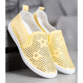 GOLL Slipons amarillos calados 1