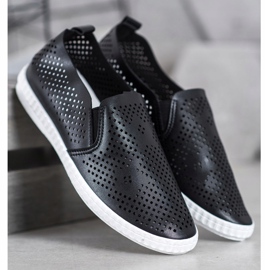 GOLL Slipons negros calados 1