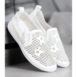 GOLL Slipons blancos calados 2