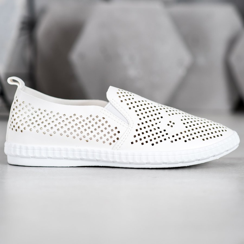 GOLL Slipons blancos calados 1