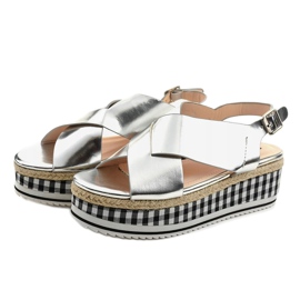 Sandalias plateadas en la plataforma 1507-40 gris 2