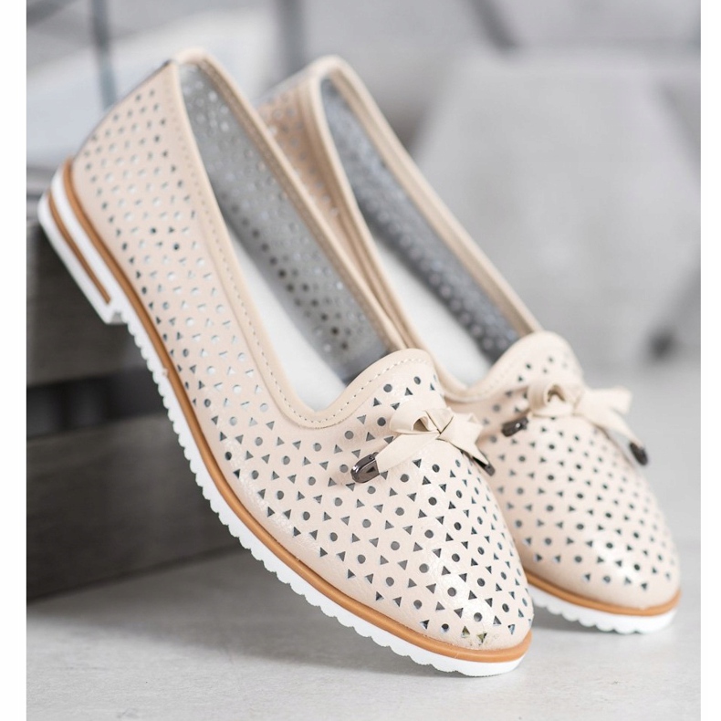 SHELOVET Zapatos de cuero con patrón calado marrón 1