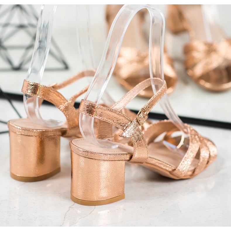 Small Swan Sandalias brillantes en una barra dorado 1 Small Swan Sandalias brillantes en una barra dorado 1