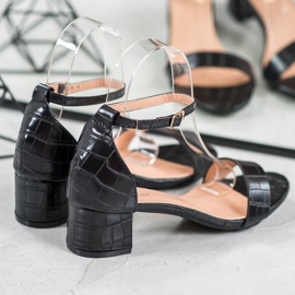 Small Swan Sandalias cómodas en un poste bajo negro 2 Small Swan Sandalias cómodas en un poste bajo negro 2