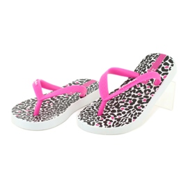 Chanclas con estampado de leopardo 82777 de Ipanema blanco negro rosado 2