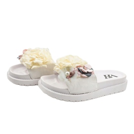 Pantuflas blancas PT-109 con flores blanco 2