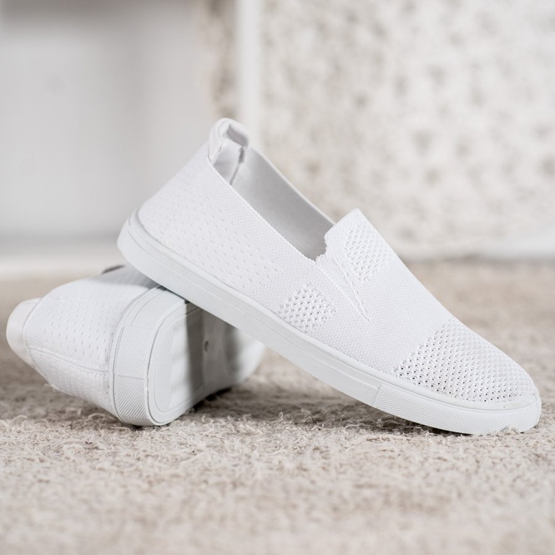 Slipons blancos de MCKEYLOR 2
