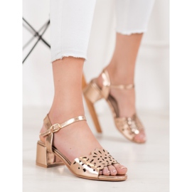 Kylie Sandalias con cuero ecológico en una barra amarillo 1