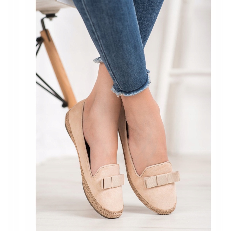 Señores clásicos con lazo VINCEZA beige 2 Señores clásicos con lazo VINCEZA beige 2