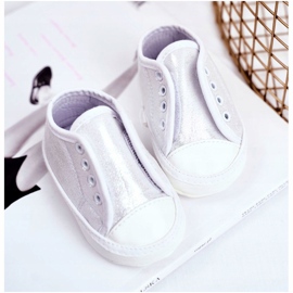 Apawwa Zapatilla Deportiva Infantil Velcro Con Brocado Bautizo Plata Milley blanco 3