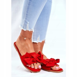 Pantuflas de mujer de Malasia con lazos rojos 1 Pantuflas de mujer de Malasia con lazos rojos 1