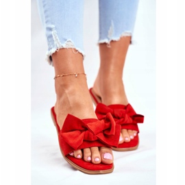 Pantuflas de mujer de Malasia con lazos rojos 2 Pantuflas de mujer de Malasia con lazos rojos 2