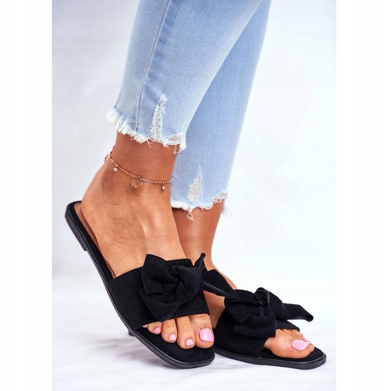 Pantuflas de mujer de Malasia con lazos negros 1