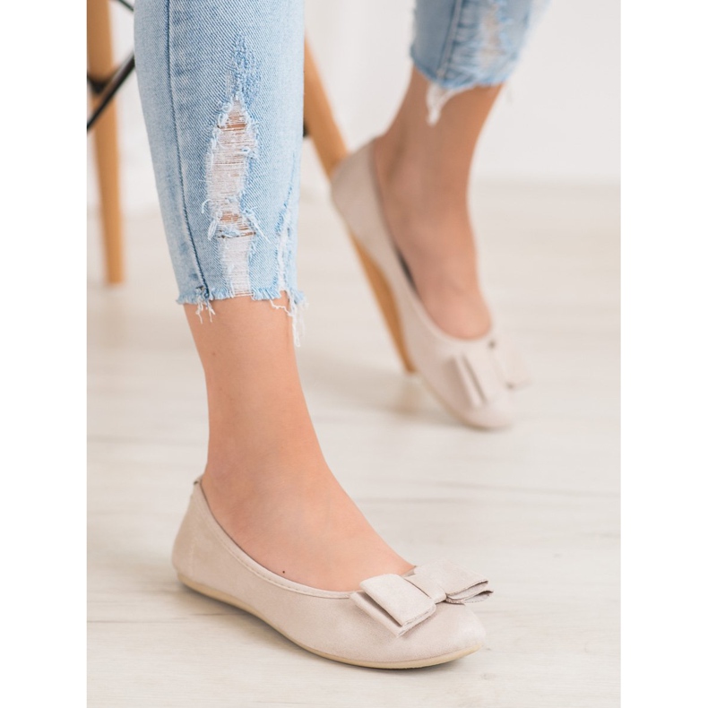 Bona Bailarina elegante con un lazo marrón 2