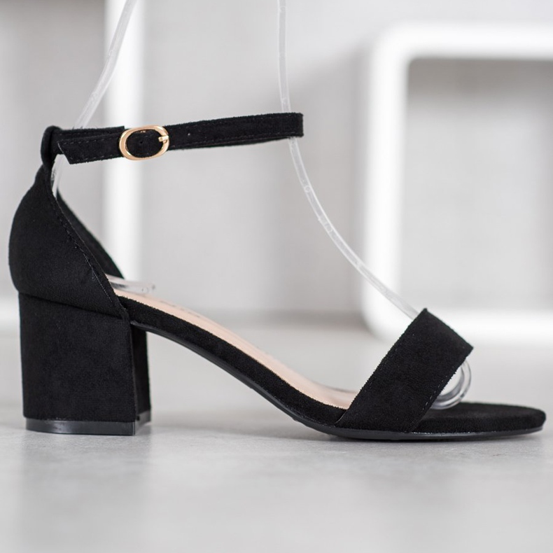 Nio Nio Sandalias cómodas en una barra negro 2