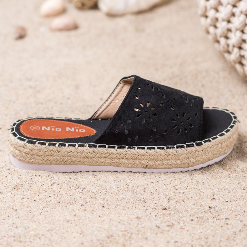 Nio Nio Zapatillas en una plataforma de paja negro 1