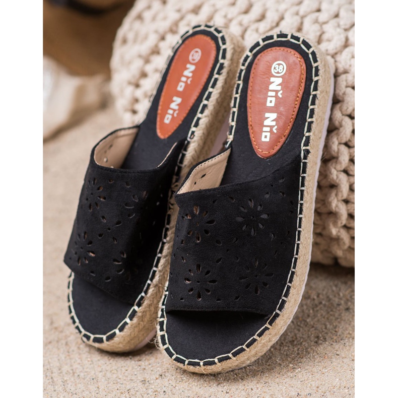 Nio Nio Zapatillas en una plataforma de paja negro 2