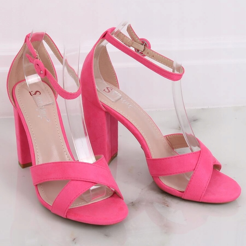 Sandalias rosas en el poste TU133P Fushia 1