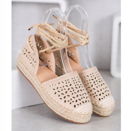 Bella Star Alpargatas atadas en la plataforma beige 4