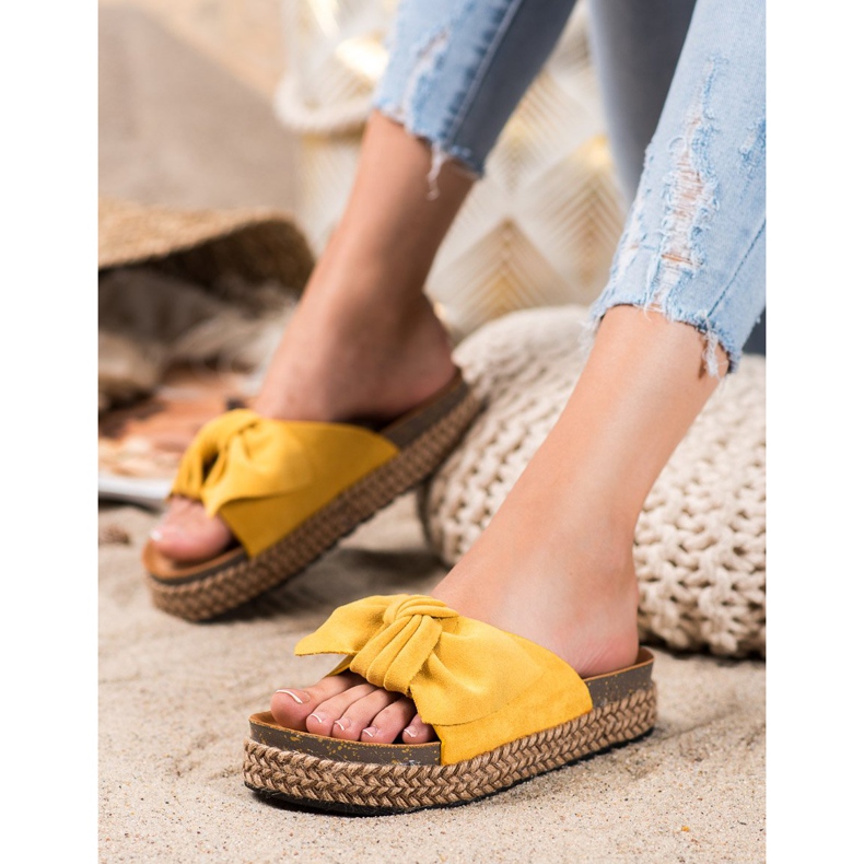 Comer Zapatillas en una plataforma alta amarillo 1