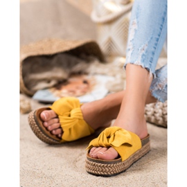 Comer Zapatillas en una plataforma alta amarillo 2