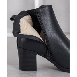 J. Star Botines chelsea en un bar negro 2 J. Star Botines chelsea en un bar negro 2