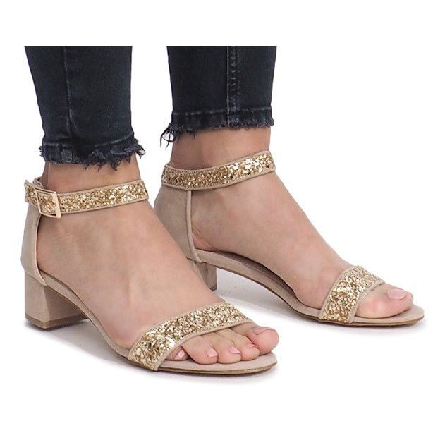 Sandalias de oro en un poste de Montana dorado amarillo 1 Sandalias de oro en un poste de Montana dorado amarillo 1