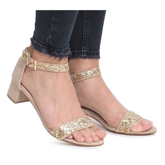 Sandalias de oro en un poste de Montana dorado amarillo 2 Sandalias de oro en un poste de Montana dorado amarillo 2