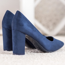 Small Swan Bombas azul marino en un pilar 2 Small Swan Bombas azul marino en un pilar 2