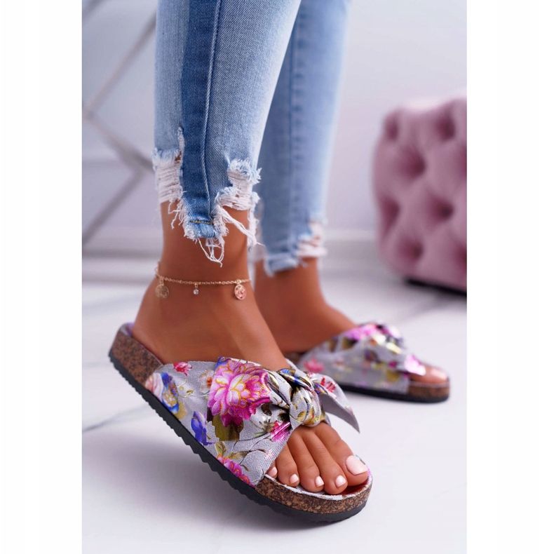 PS1 Pantuflas grises para mujer con flores de corcho Wendy's Bow rosa 2