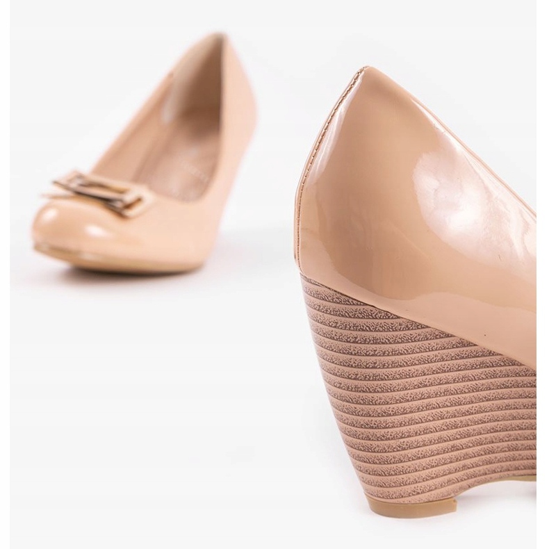 Salón de cuña beige con hebilla 0089-3 marrón 2