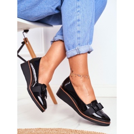 Vinceza Brogues de mujer sobre cuñas lacadas en negro Milona 4