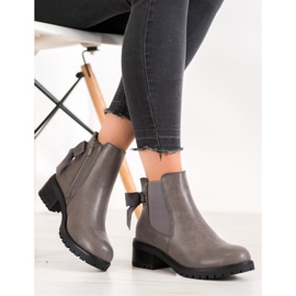 J. Star Botines Chelsea grises en una barra 1 J. Star Botines Chelsea grises en una barra 1