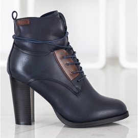 Evento Botas azul marino en un pilar 2 Evento Botas azul marino en un pilar 2