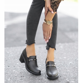 Zapatos negros de mujer en el poste C17-6113 2 Zapatos negros de mujer en el poste C17-6113 2