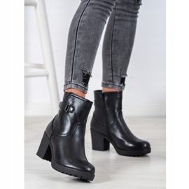 J. Star Botas calientes en el poste negro 4