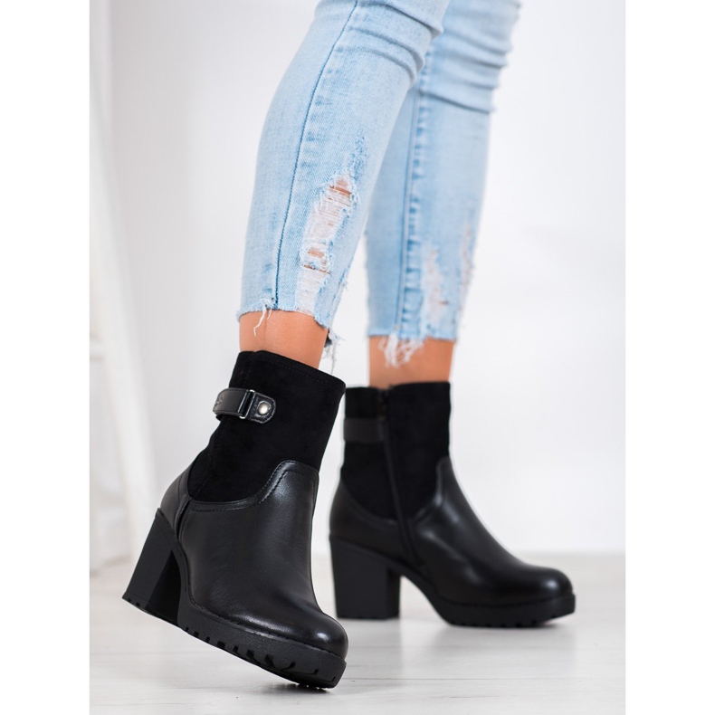 J. Star Botas calientes en el poste negro 1 J. Star Botas calientes en el poste negro 1