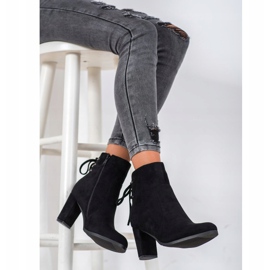 Botas atadas en el poste VINCEZA negro 1 Botas atadas en el poste VINCEZA negro 1