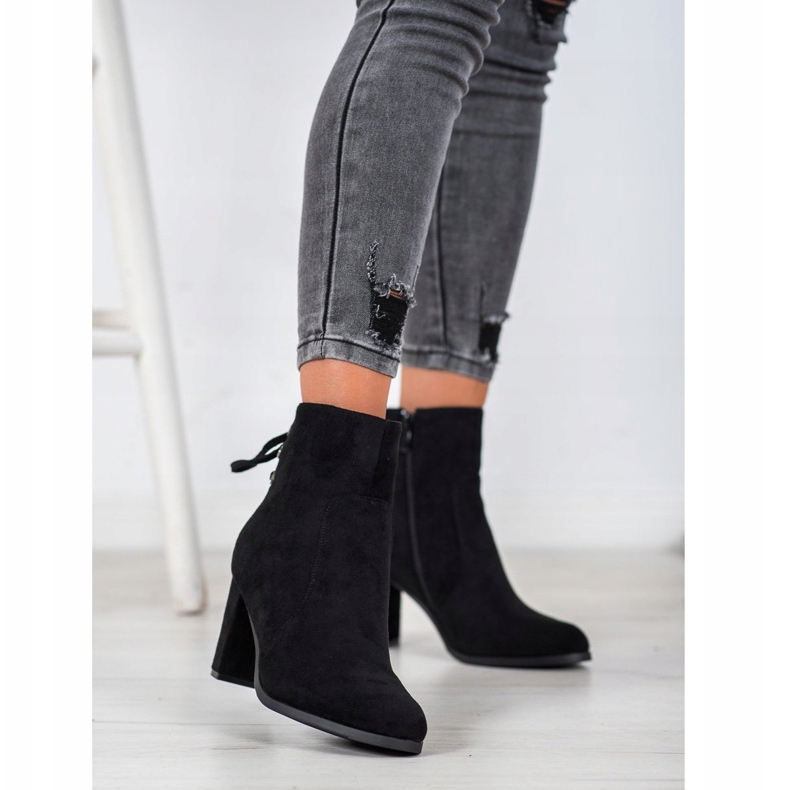 Botas atadas en el poste VINCEZA negro 2 Botas atadas en el poste VINCEZA negro 2