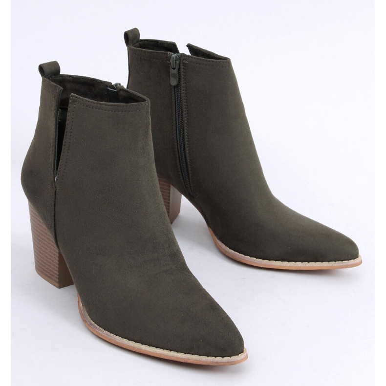 Botas de tacón con puntera verde almendra M397 Verde 1 Botas de tacón con puntera verde almendra M397 Verde 1