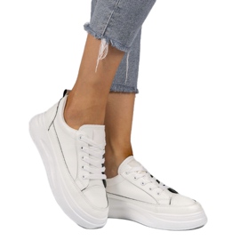 Zapatillas blancas en suela R50 más alta blanco negro 1 Zapatillas blancas en suela R50 más alta blanco negro 1