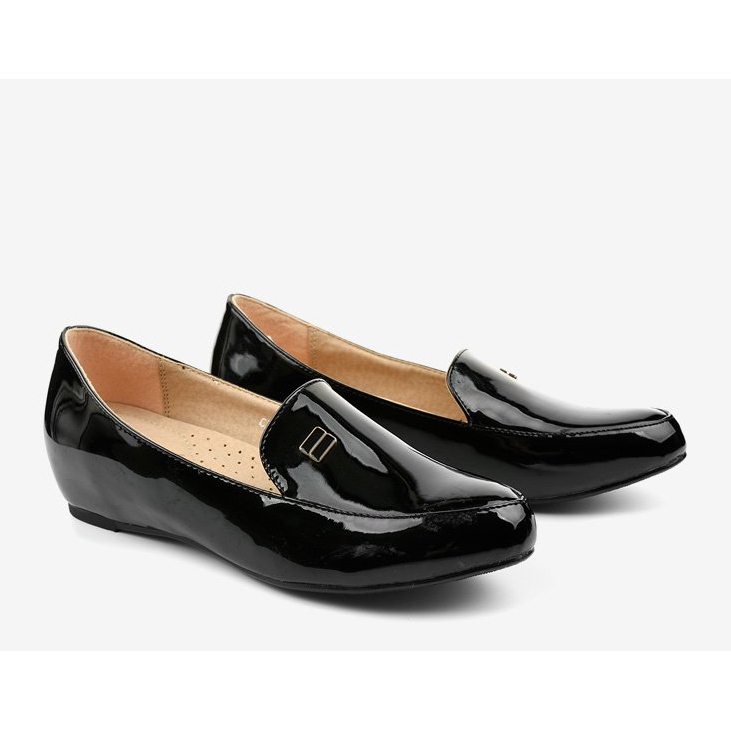 Mocasines lacados en negro en la cuña C16 2