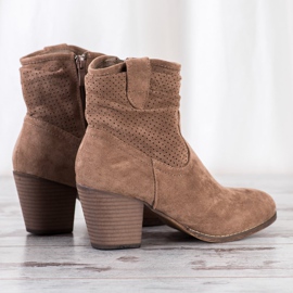Bestelle Botas camperas clásicas caladas beige 2