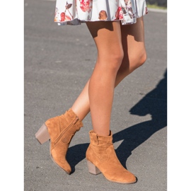 Bestelle Botas camperas clásicas caladas marrón 1