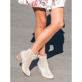 Bestelle Botas camperas clásicas caladas beige 2